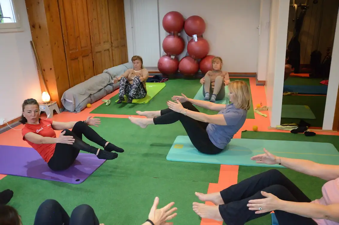 Coaching de groupe la Roche - Gym Pilates santé - Odin Fitness en petit groupe